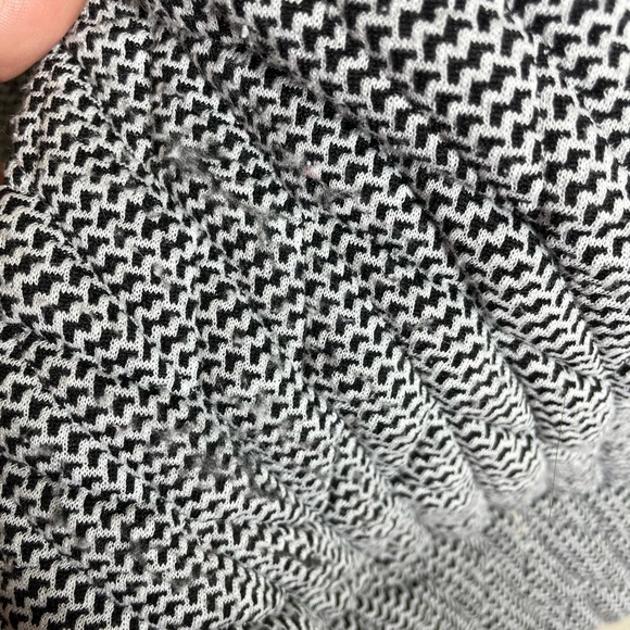 COPY - Gap fit pullover with hoodie - Picture 5 of 6